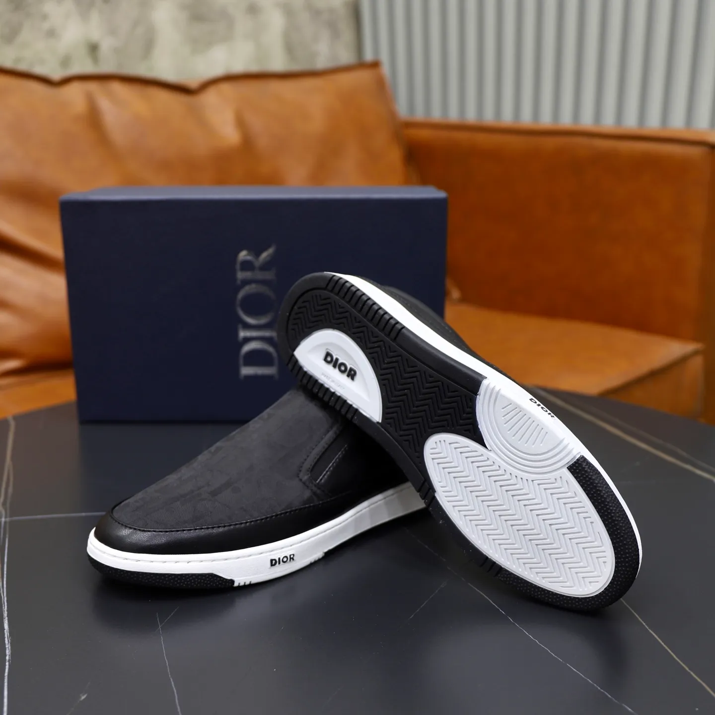Ex-factory price: 420💰🙅‍♂️🙅‍♂️🙅‍♂️ Brand: Dior DIOR Standard code: 38-44 (45 customized) Grade: Same as the official website Material: Original material splicing Comfortable and breathable lining Lightweight and wear-resistant sports outsole Style category: Men's fashionable casual shoes Running sneakers Distinguished luxury brand elements Top luxury Color: actual picture color